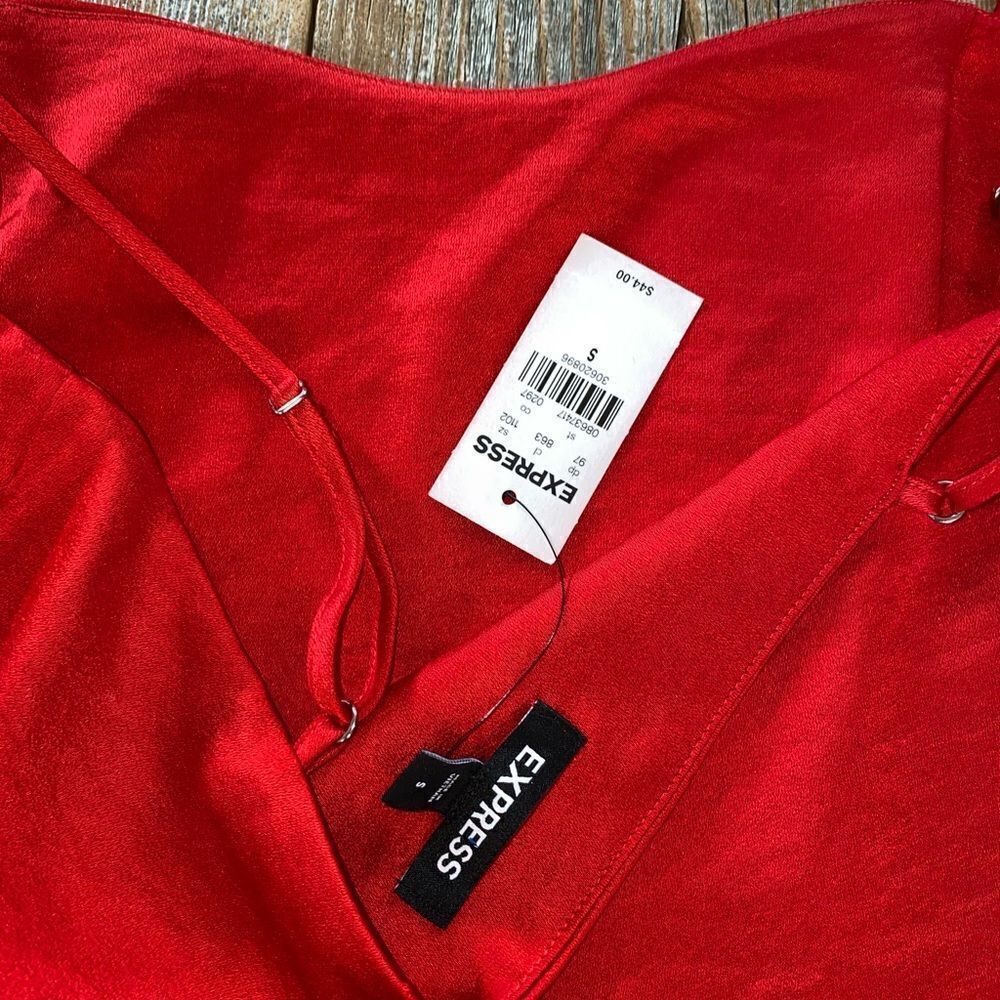 Express Red crop top NWT - Picture 4 of 5